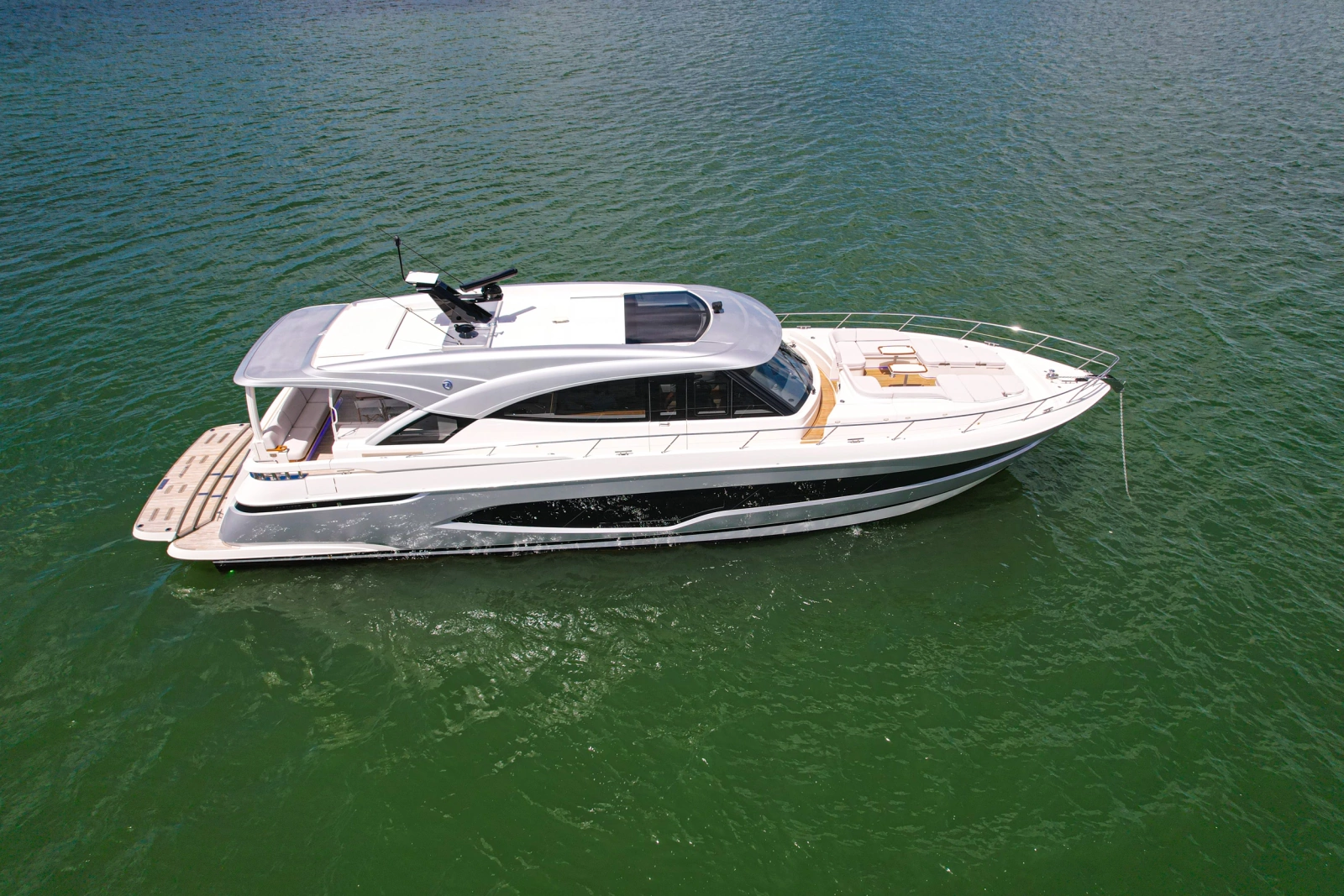2025 Riviera 6800 Sport Yacht Platinum Edition