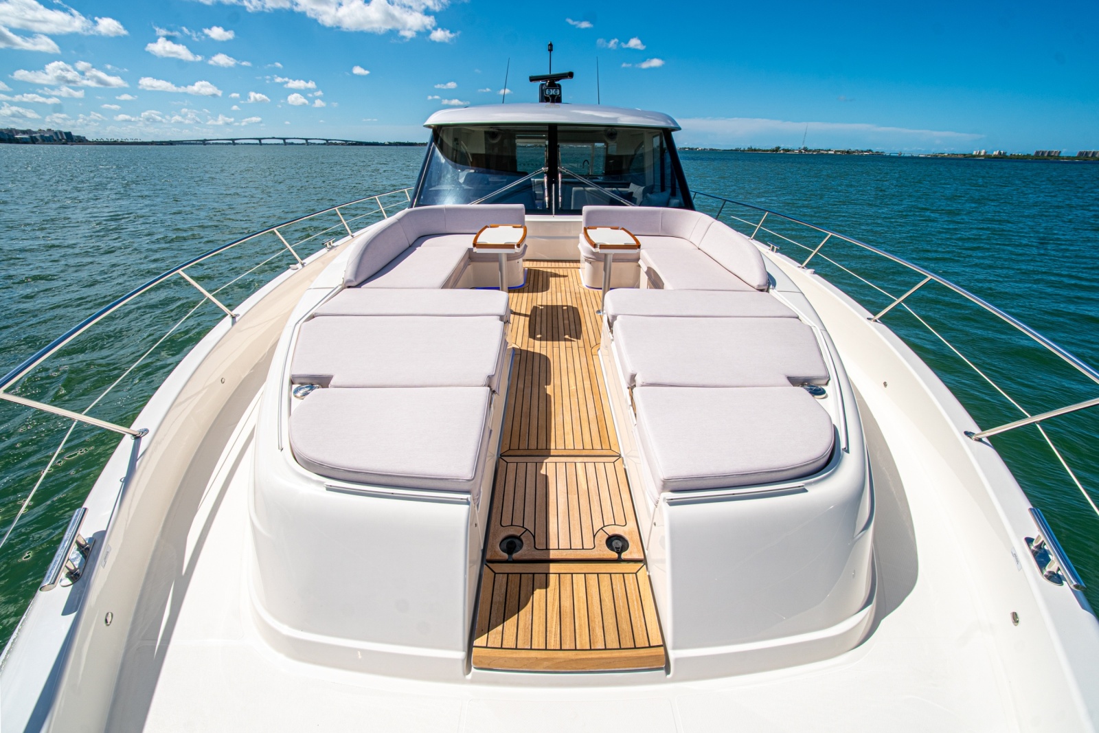 2025 Riviera 6800 Sport Yacht Platinum Edition