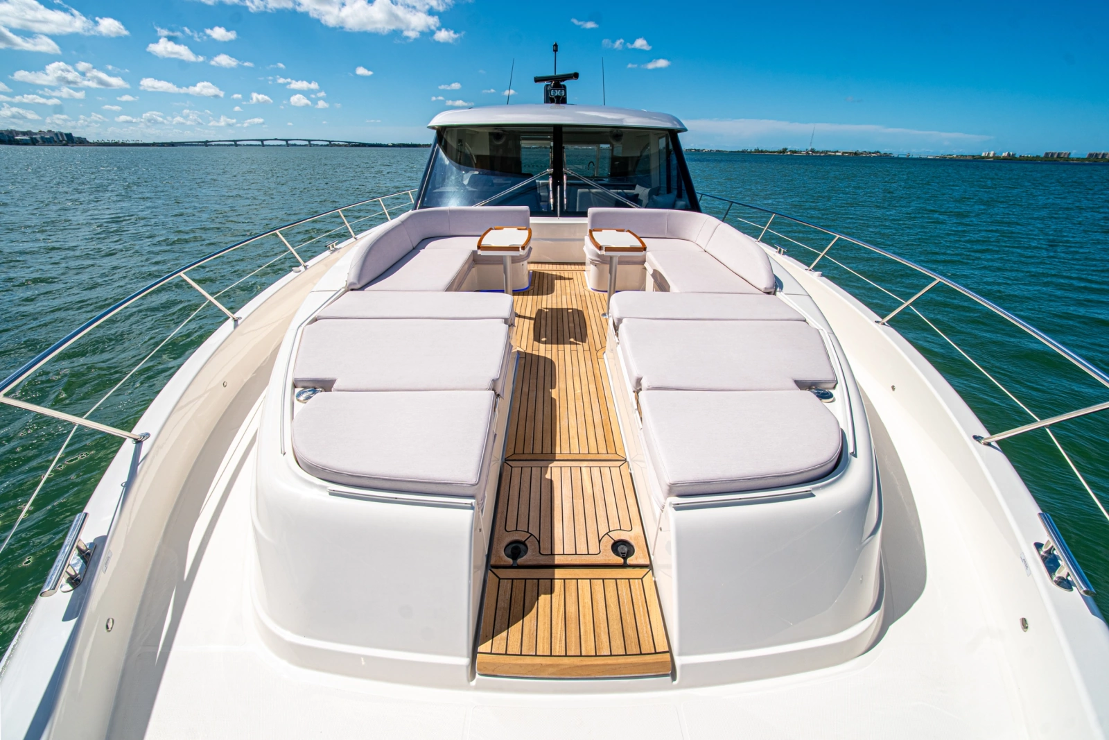 2025 Riviera 6800 Sport Yacht Platinum Edition