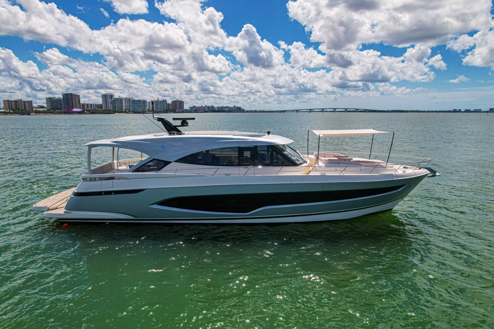 2025 Riviera 6800 Sport Yacht Platinum Edition