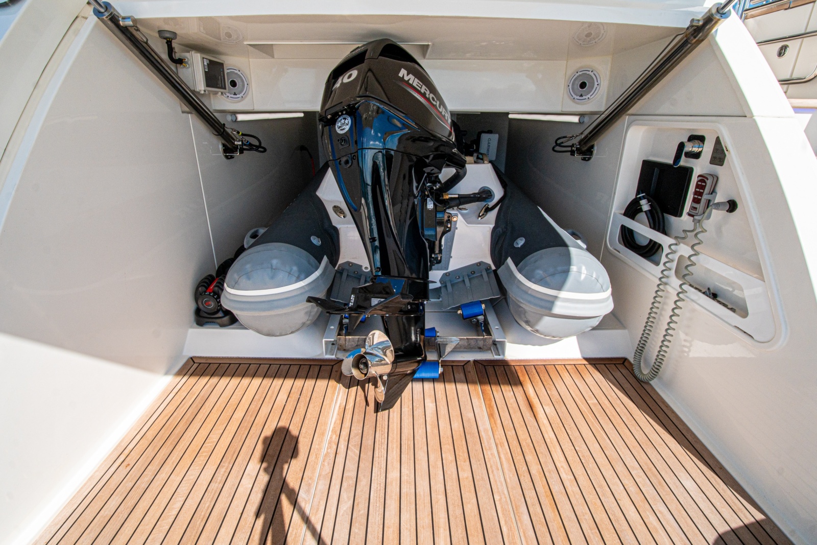 2025 Riviera 6800 Sport Yacht Platinum Edition