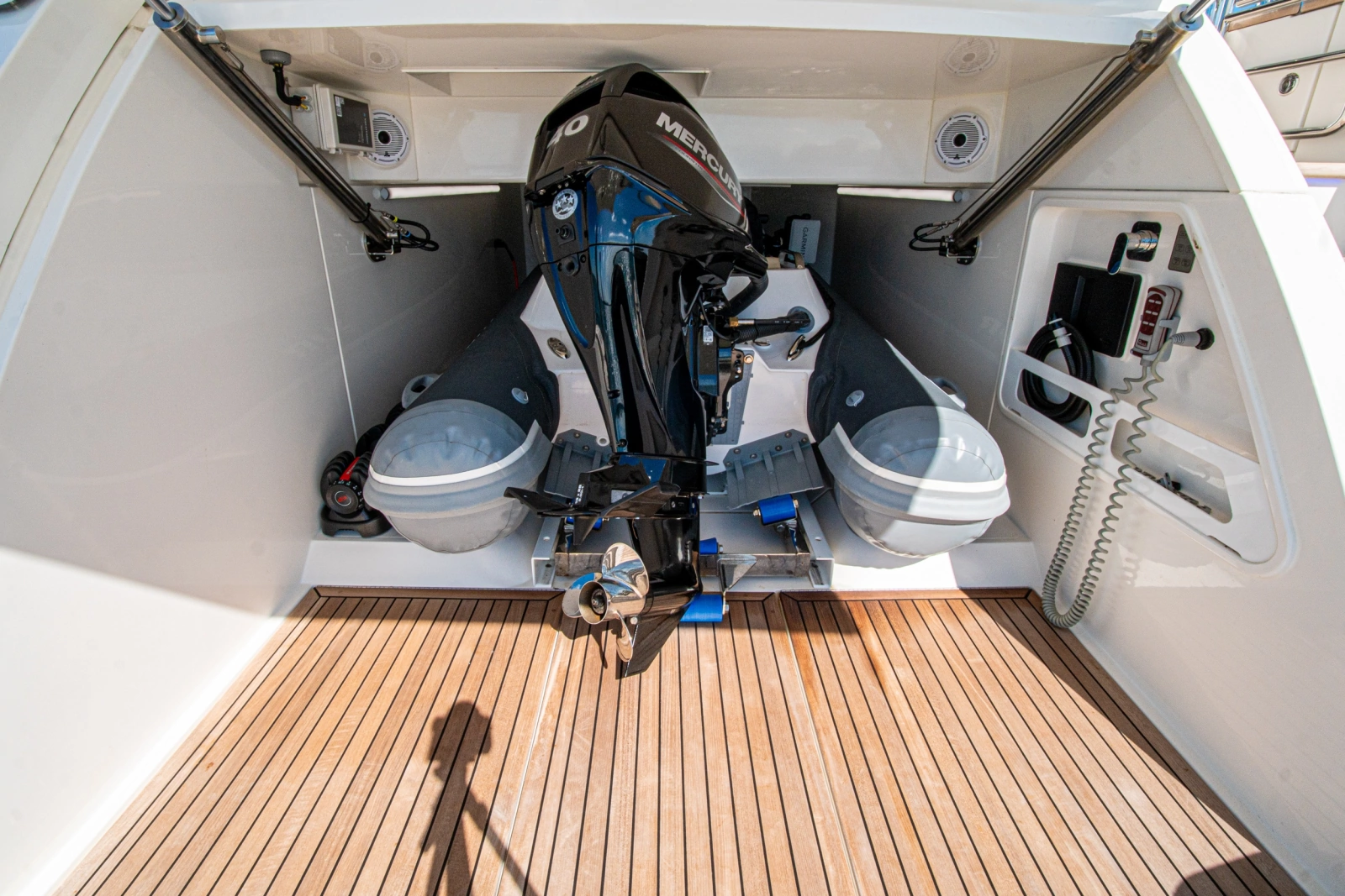 2025 Riviera 6800 Sport Yacht Platinum Edition