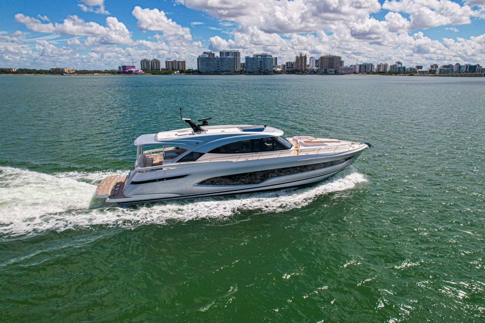 2025 Riviera 6800 Sport Yacht Platinum Edition