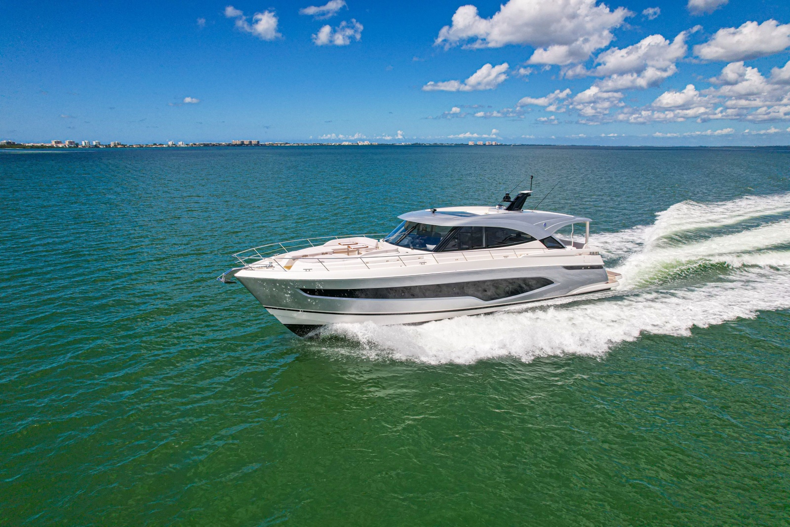 2025 Riviera 6800 Sport Yacht Platinum Edition