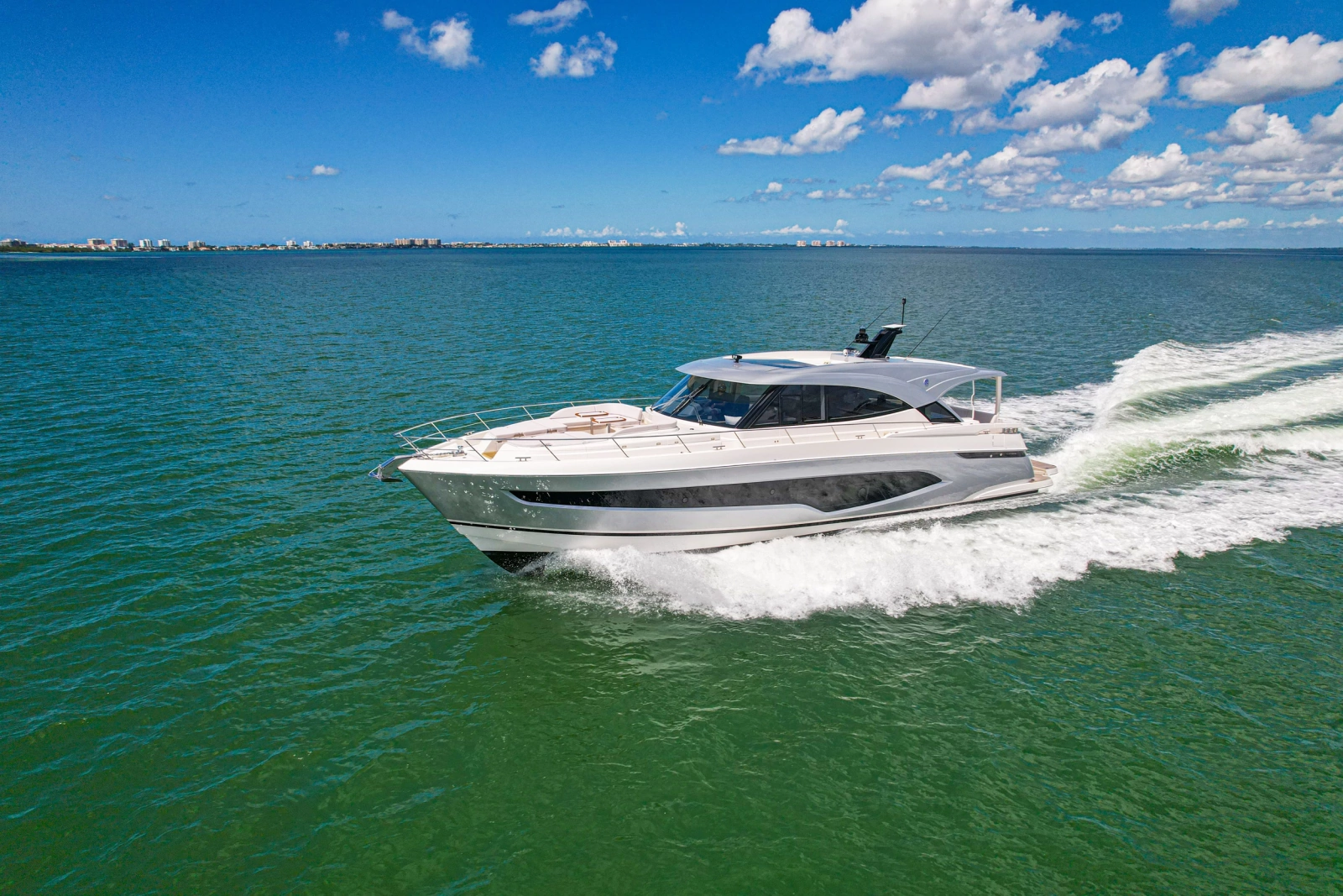 2025 Riviera 6800 Sport Yacht Platinum Edition