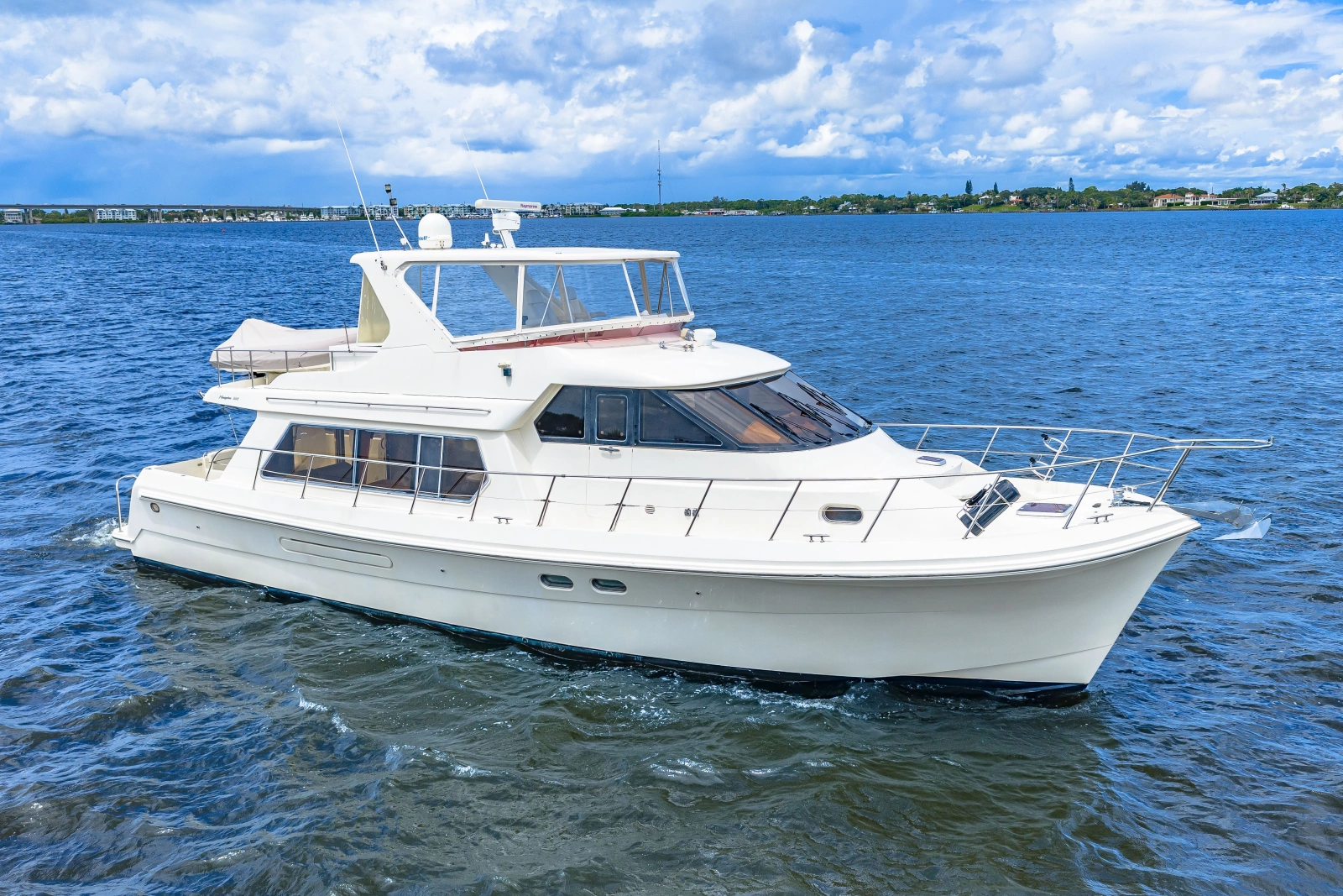 2005 Hampton 558 Pilothouse
