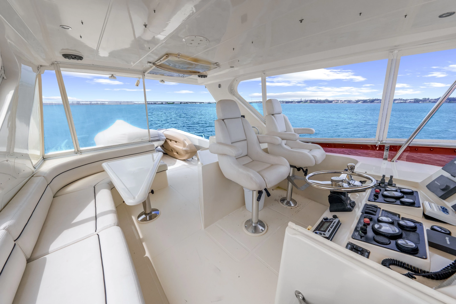 2005 Hampton 558 Pilothouse