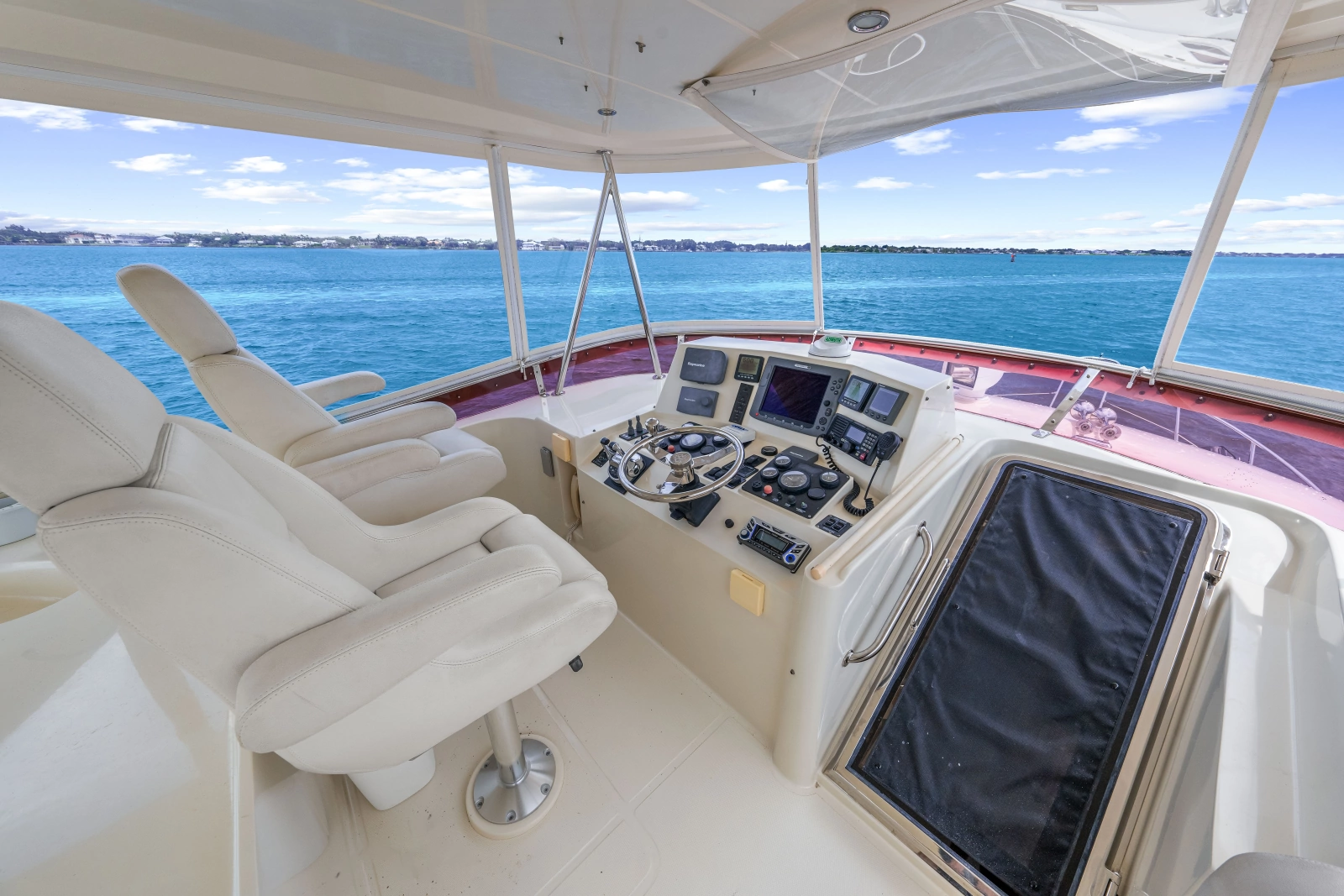 2005 Hampton 558 Pilothouse