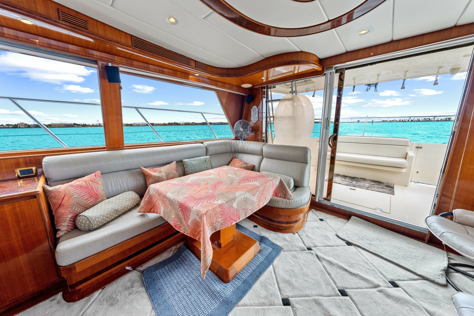 2005 Hampton 558 Pilothouse