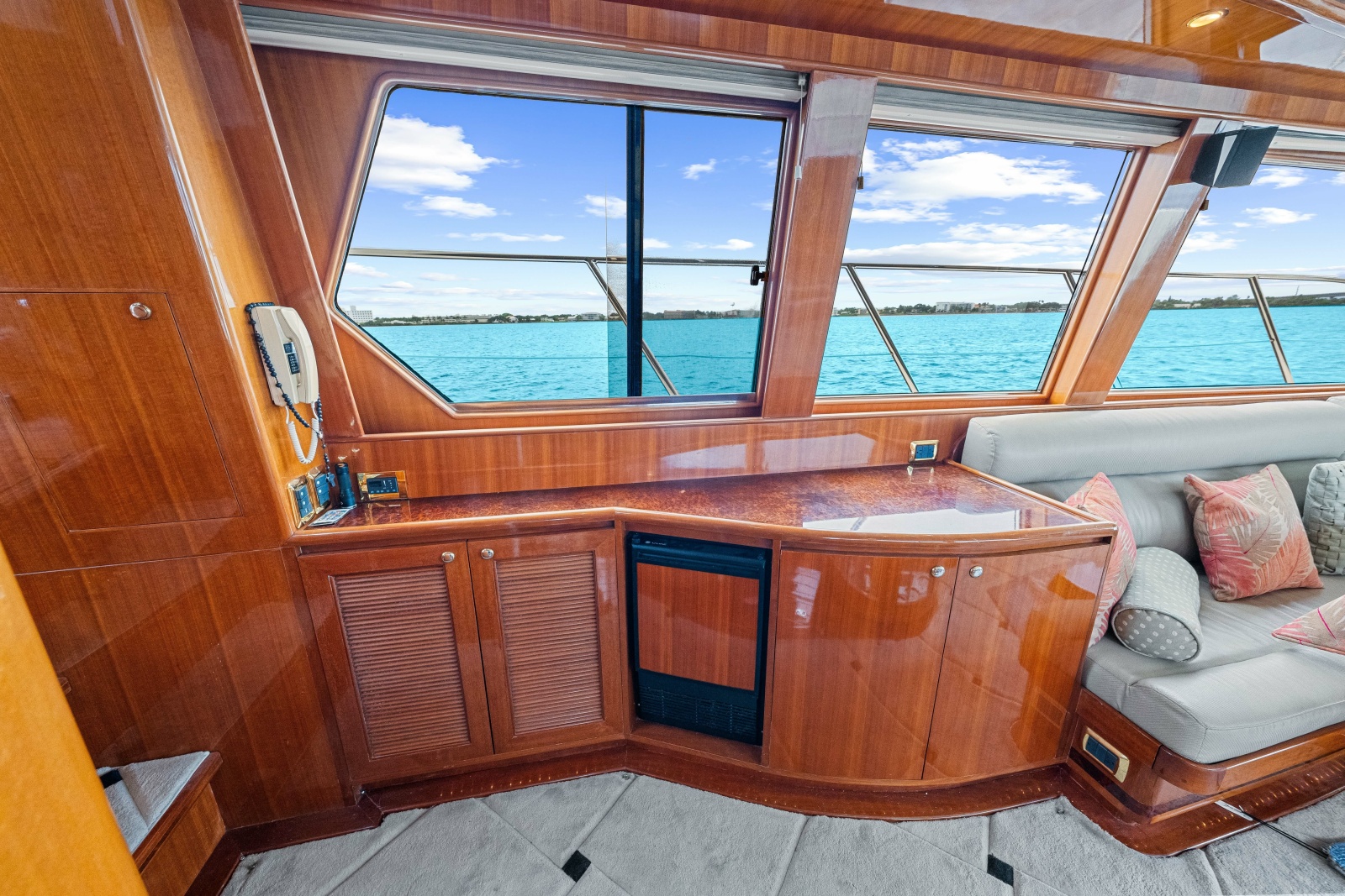 2005 Hampton 558 Pilothouse