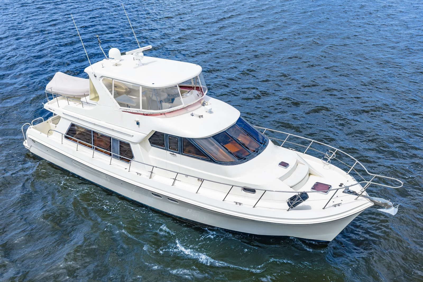 2005 Hampton 558 Pilothouse
