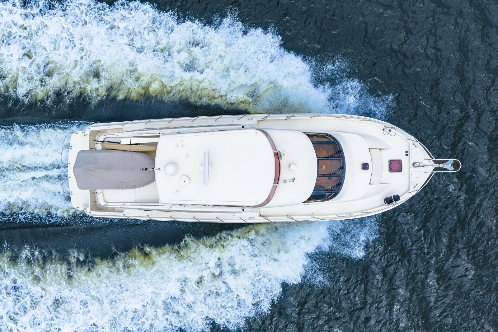 2005 Hampton 558 Pilothouse