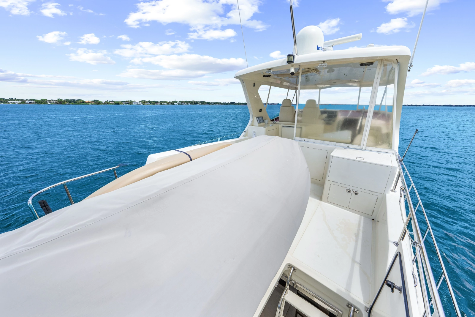 2005 Hampton 558 Pilothouse