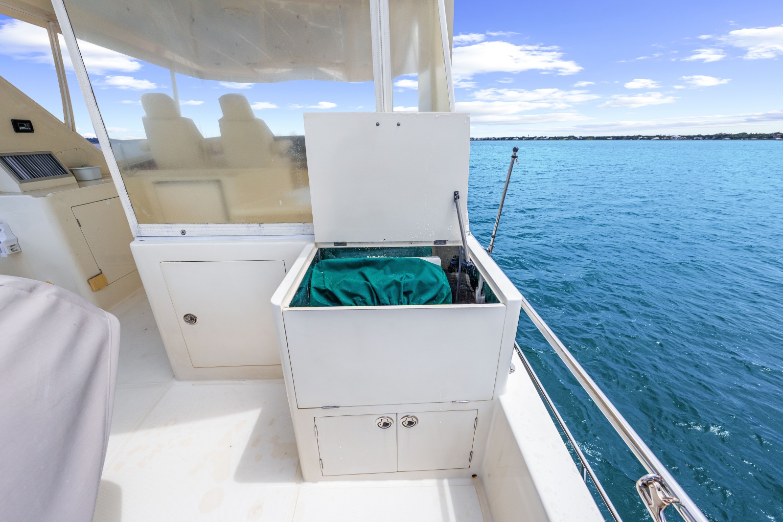 2005 Hampton 558 Pilothouse