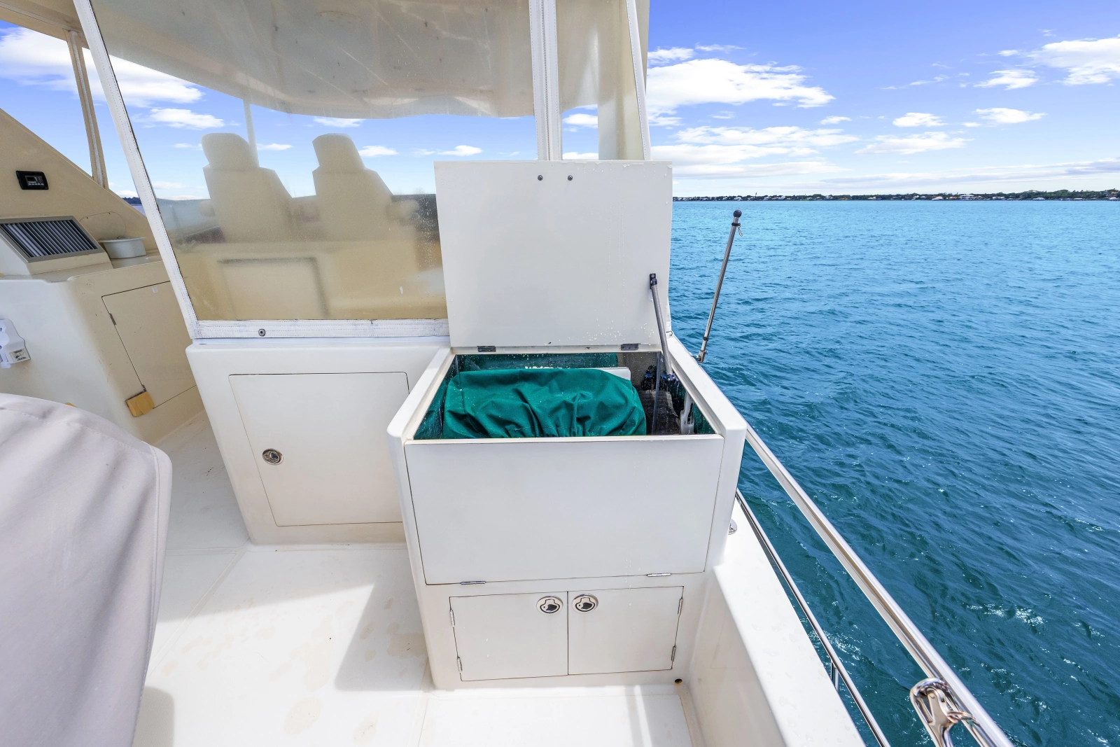 2005 Hampton 558 Pilothouse