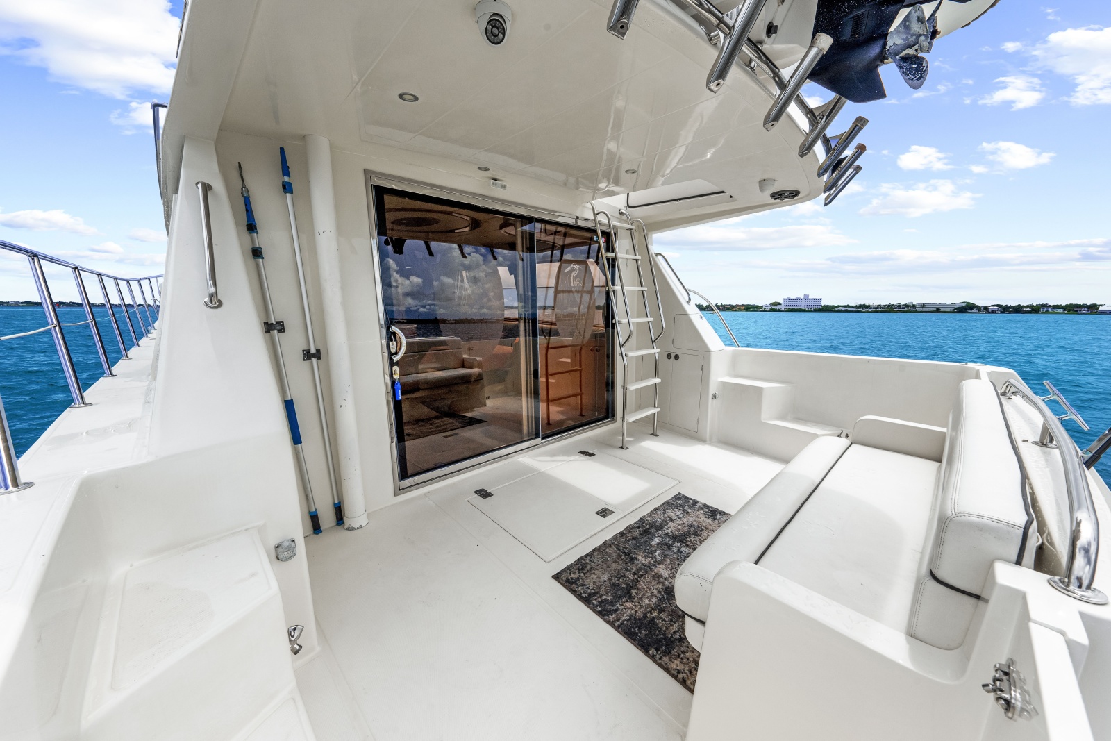 2005 Hampton 558 Pilothouse