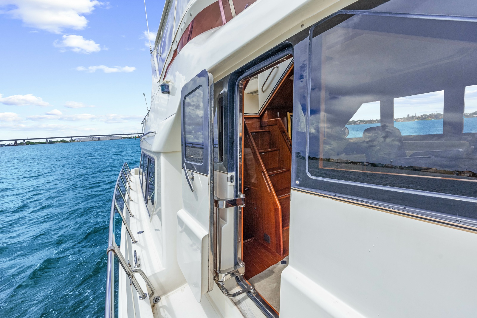 2005 Hampton 558 Pilothouse