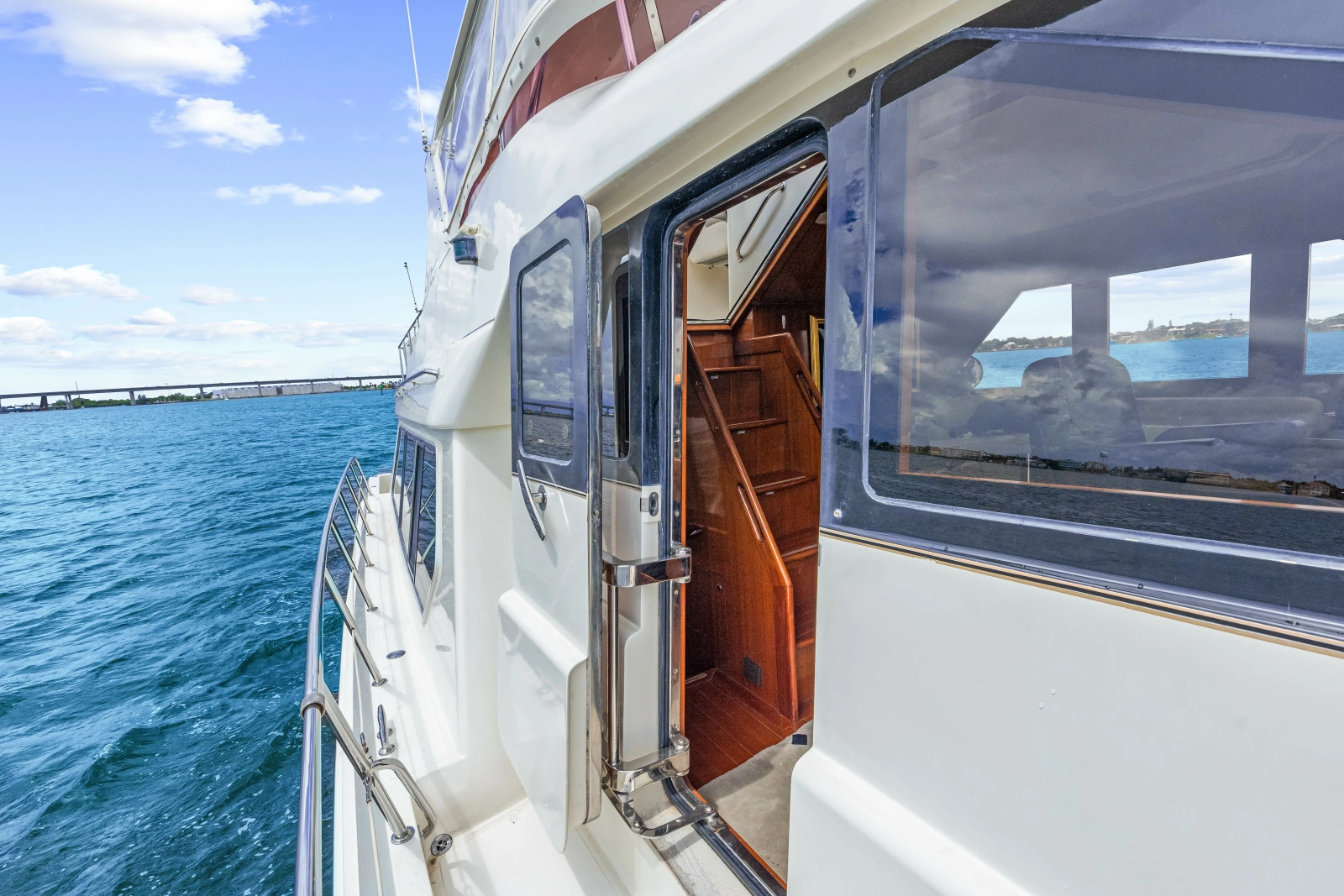 2005 Hampton 558 Pilothouse