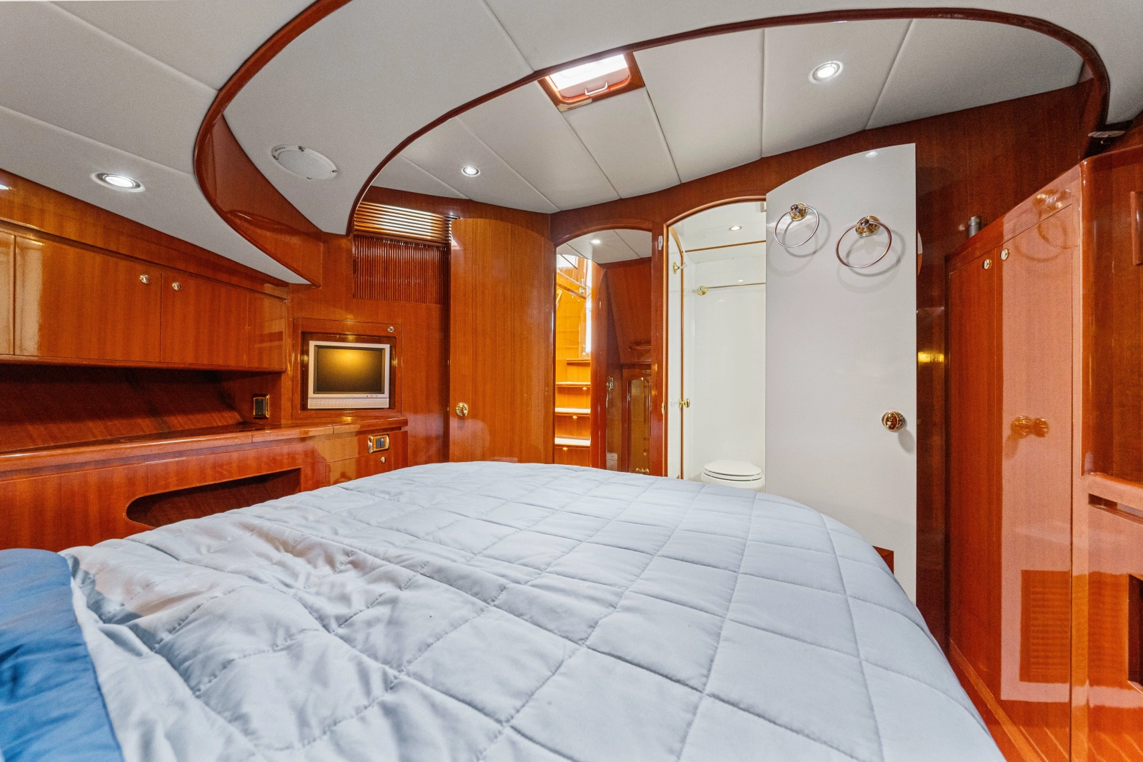 2005 Hampton 558 Pilothouse