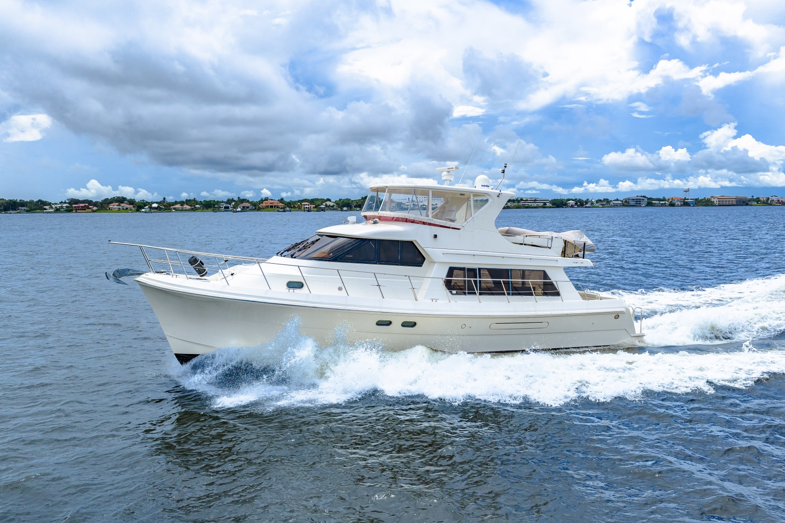 2005 Hampton 558 Pilothouse