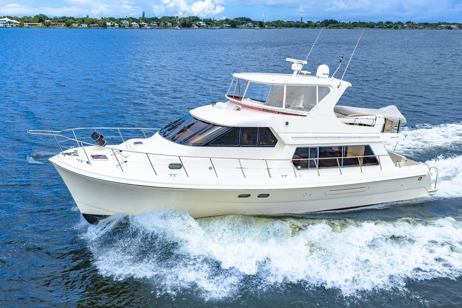 2005 Hampton 558 Pilothouse