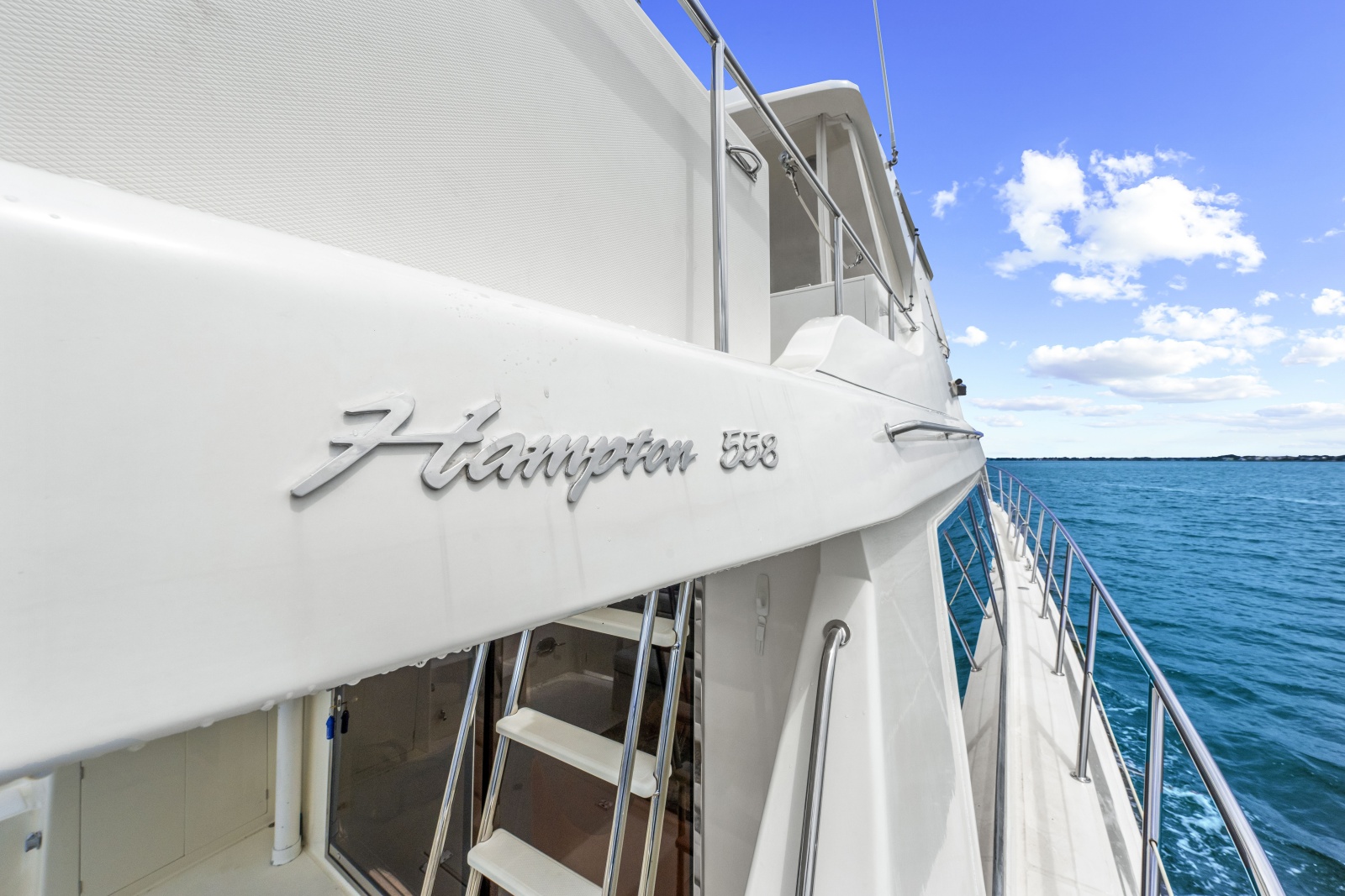 2005 Hampton 558 Pilothouse