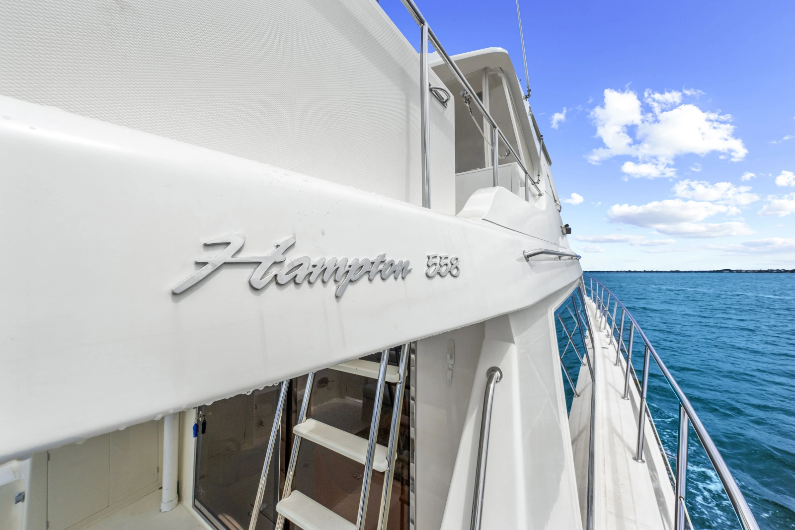 2005 Hampton 558 Pilothouse