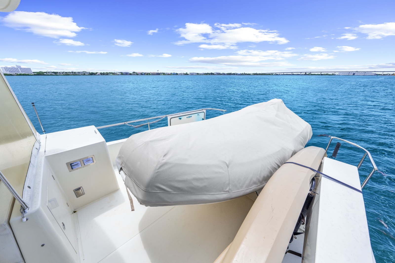 2005 Hampton 558 Pilothouse