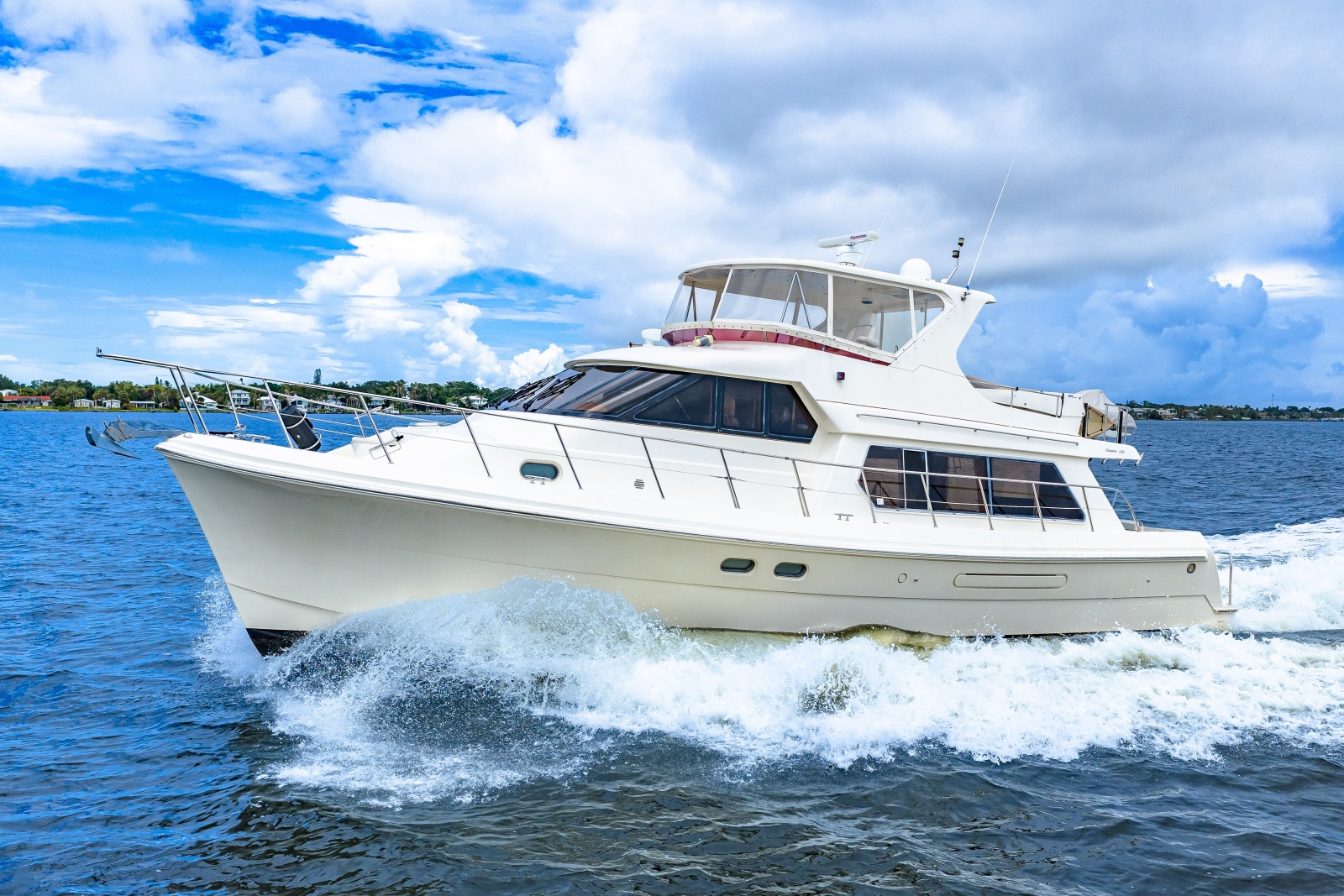 2005 Hampton 558 Pilothouse