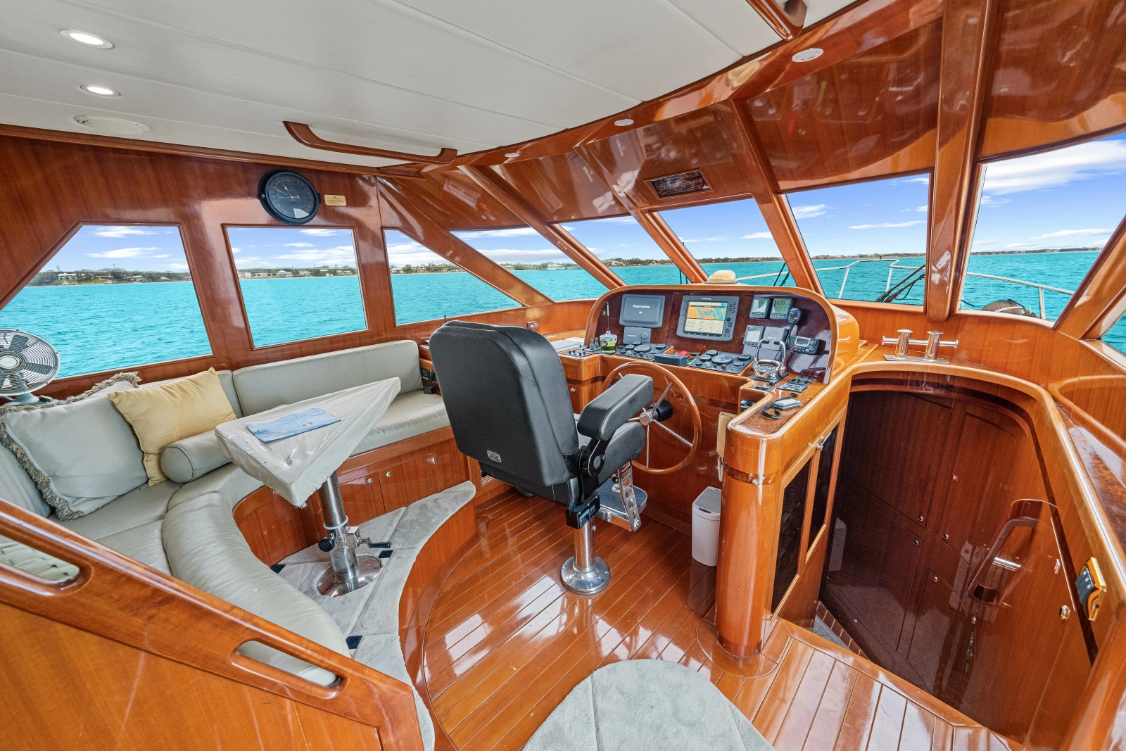 2005 Hampton 558 Pilothouse