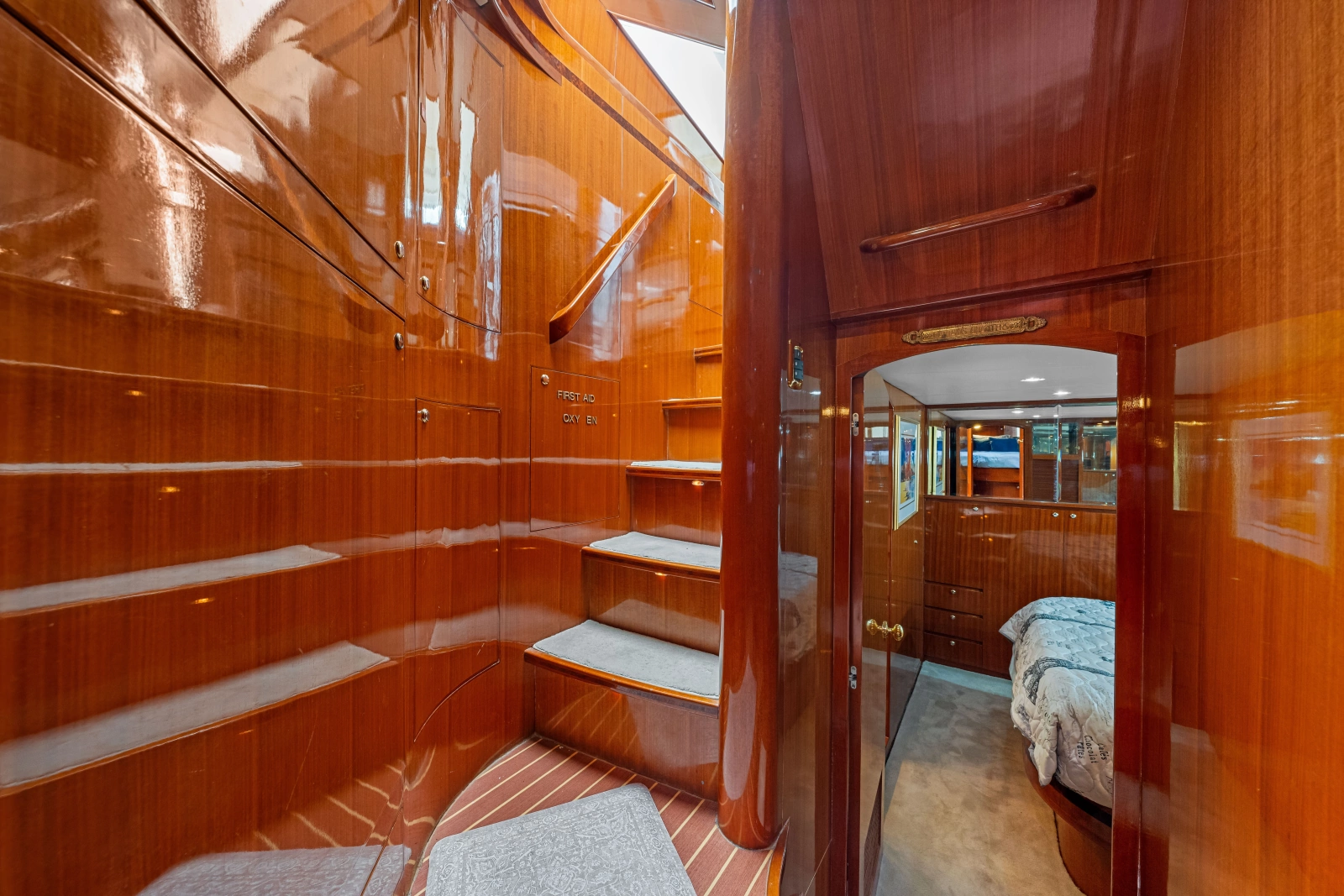 2005 Hampton 558 Pilothouse