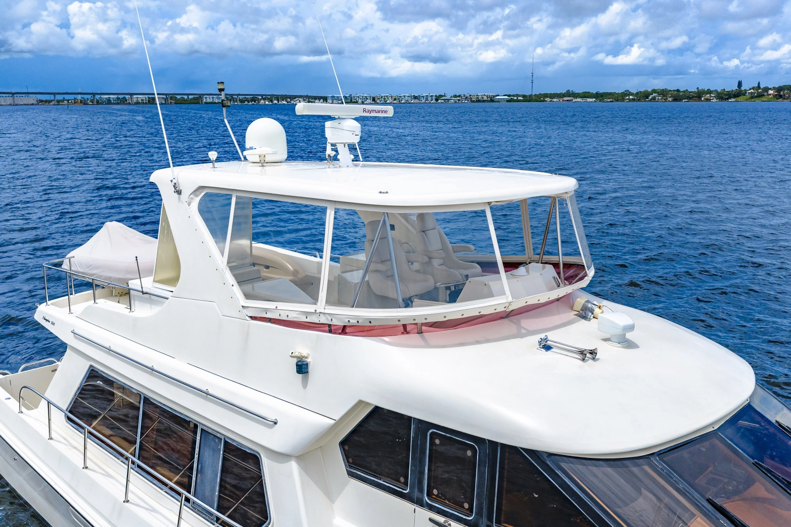 2005 Hampton 558 Pilothouse
