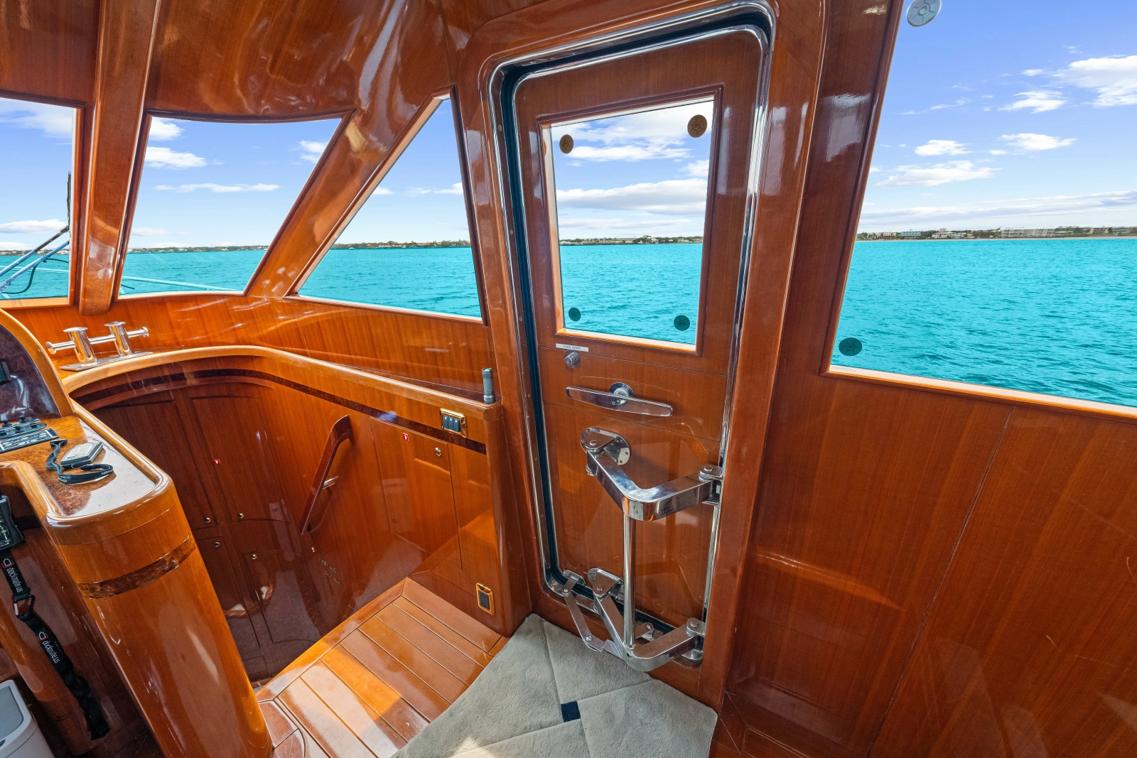 2005 Hampton 558 Pilothouse