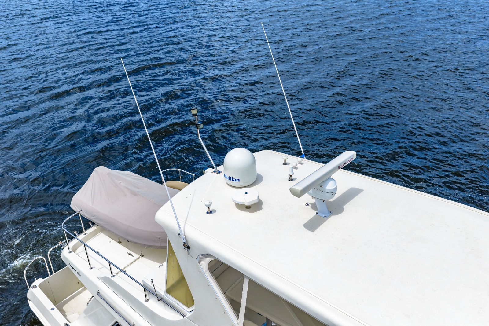 2005 Hampton 558 Pilothouse