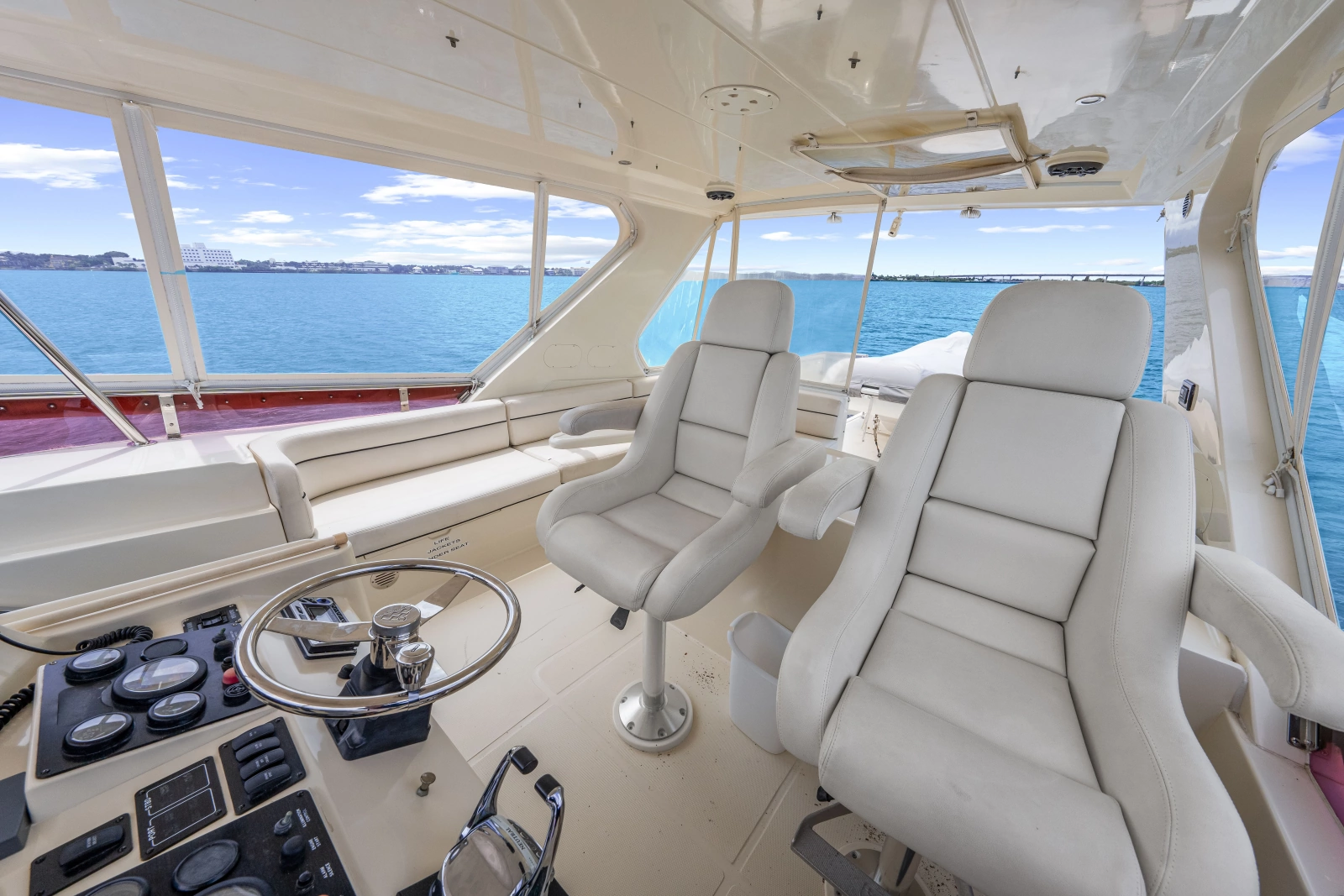 2005 Hampton 558 Pilothouse