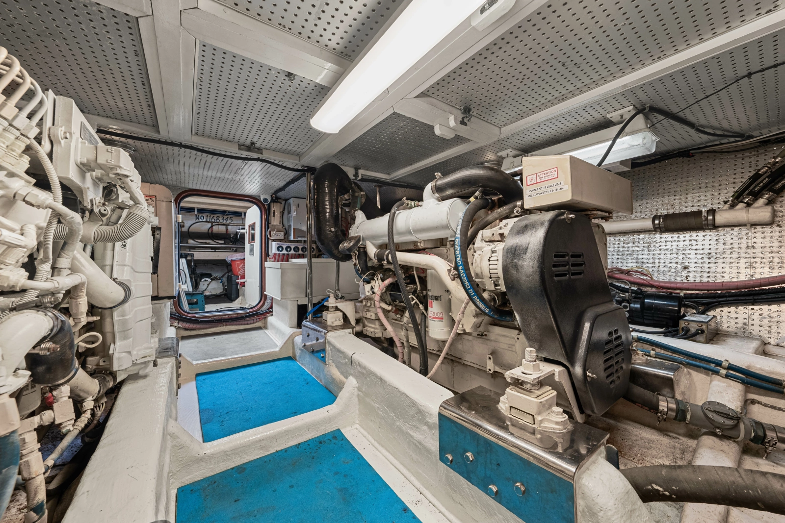 2005 Hampton 558 Pilothouse