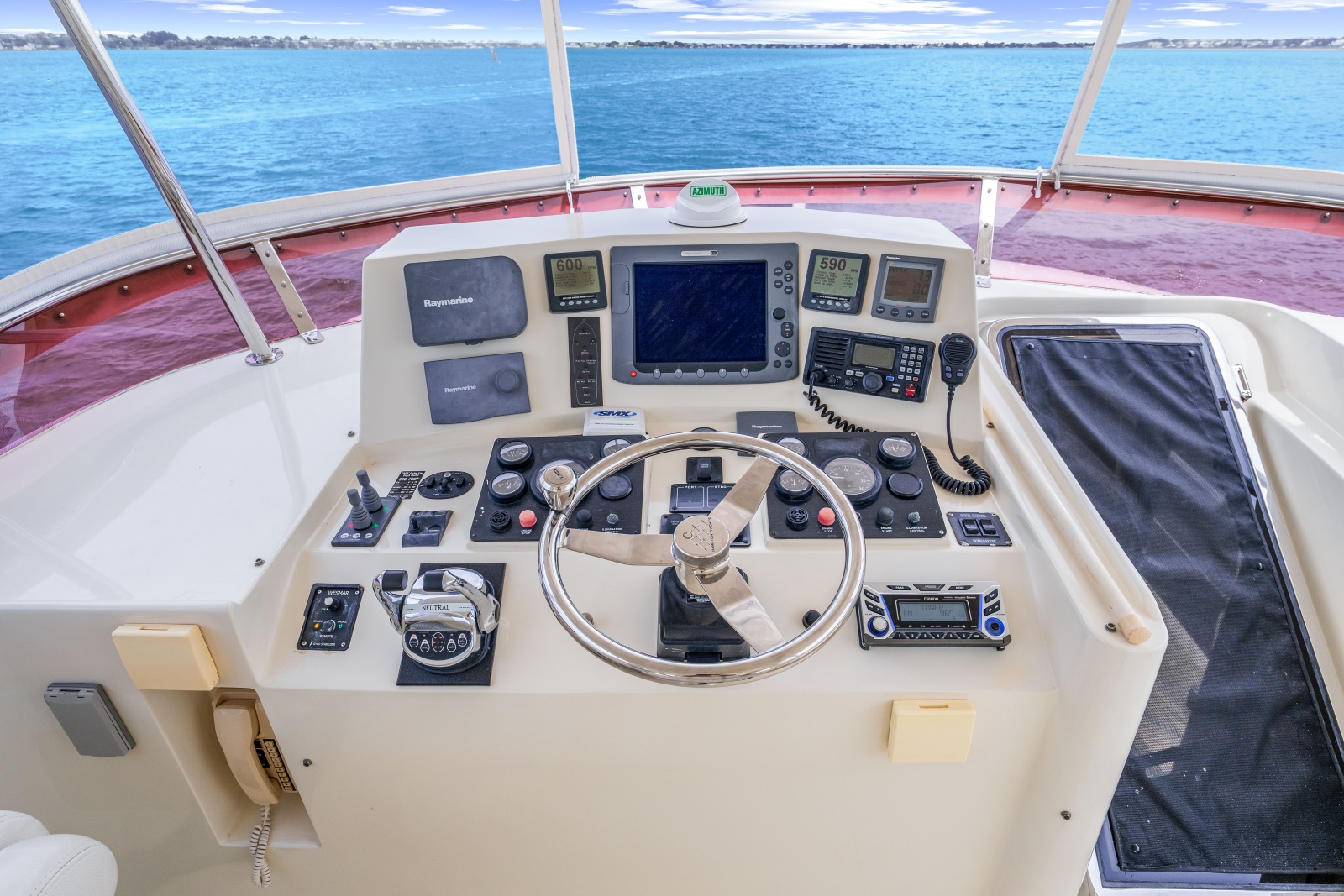 2005 Hampton 558 Pilothouse