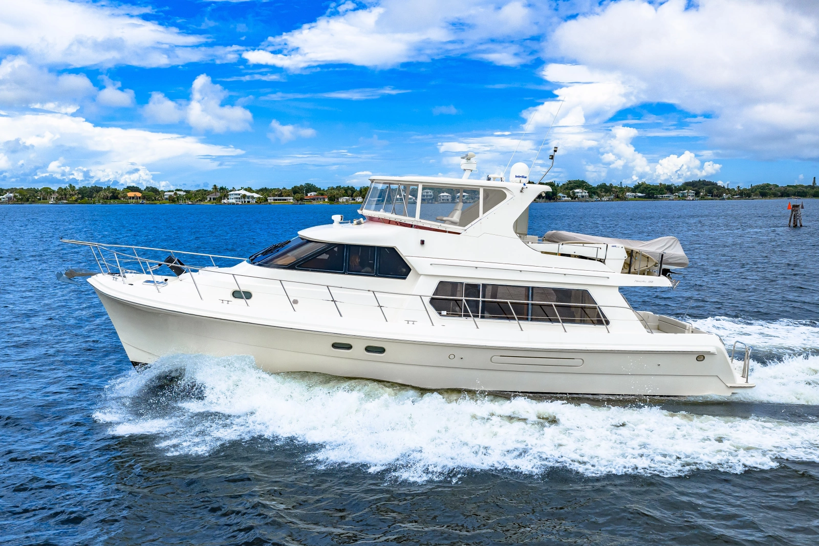 2005 Hampton 558 Pilothouse