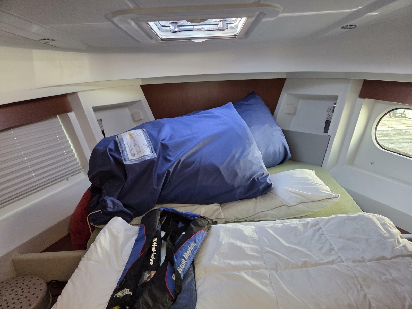 Huge vee-berth with hatches and port lights