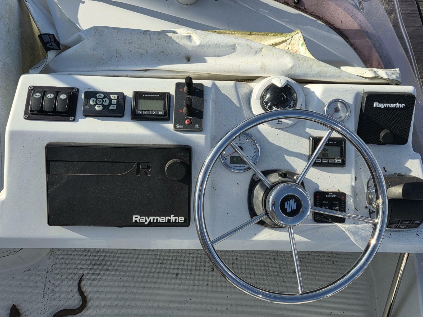 Fly bridge helm station