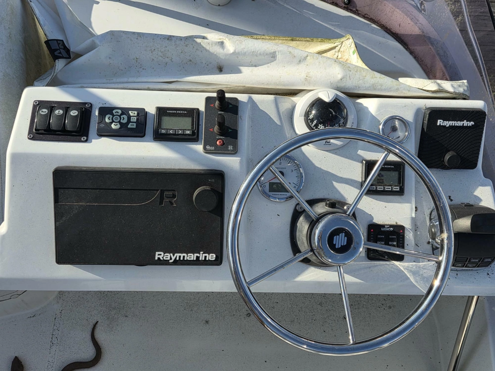 Fly bridge helm station