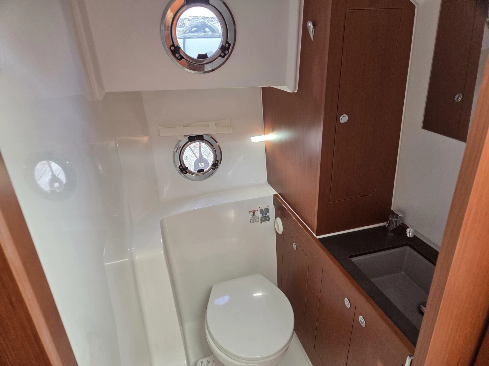 Hed with sink and toilet