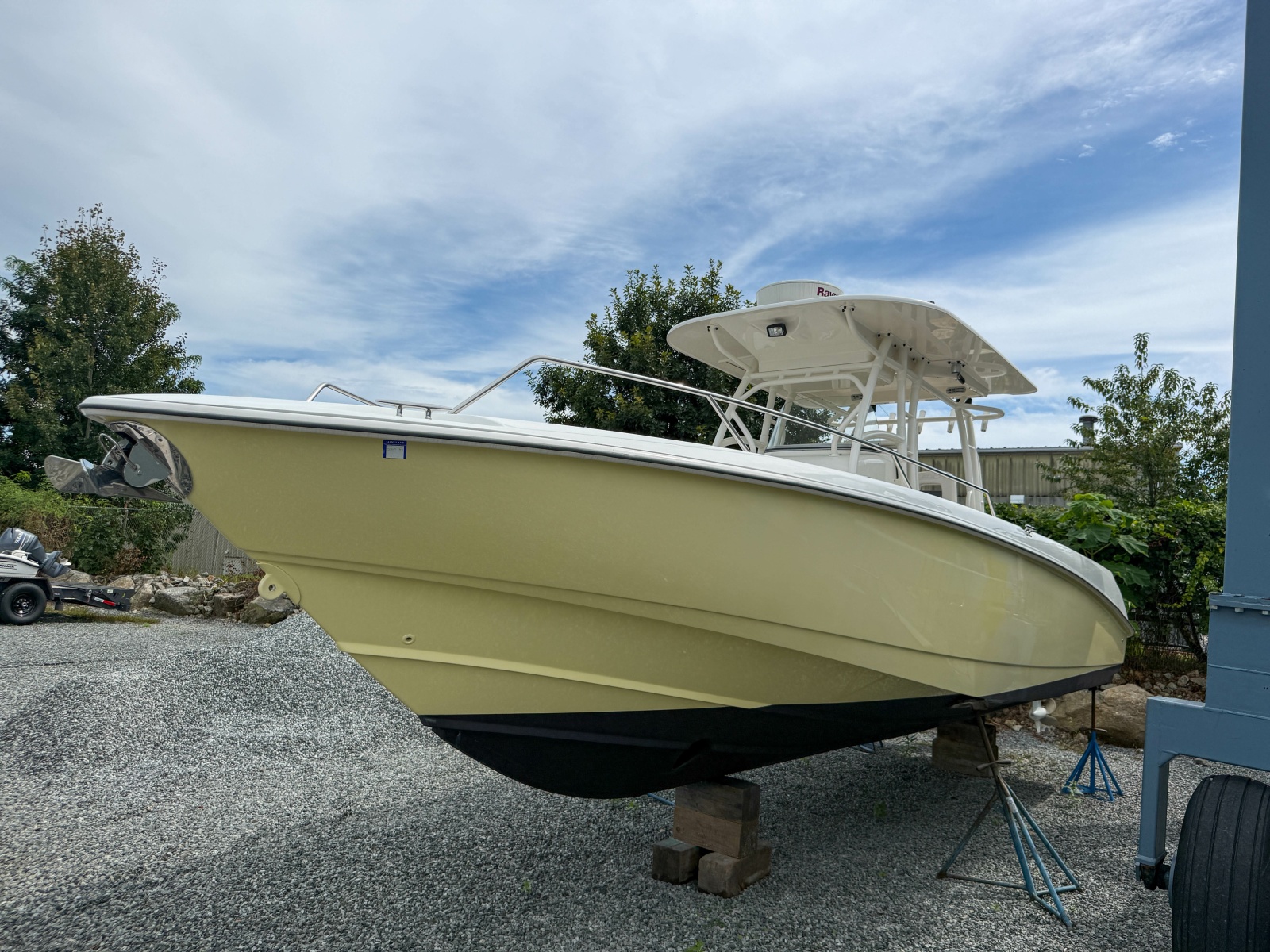 2013 Boston Whaler Justice 32