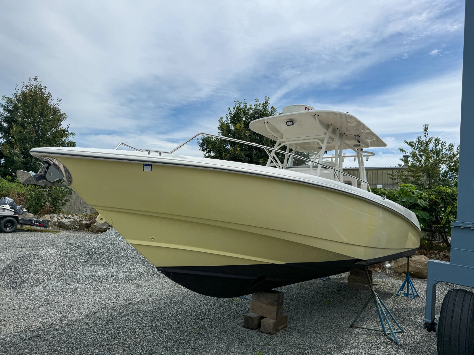 2013 Boston Whaler Justice 32