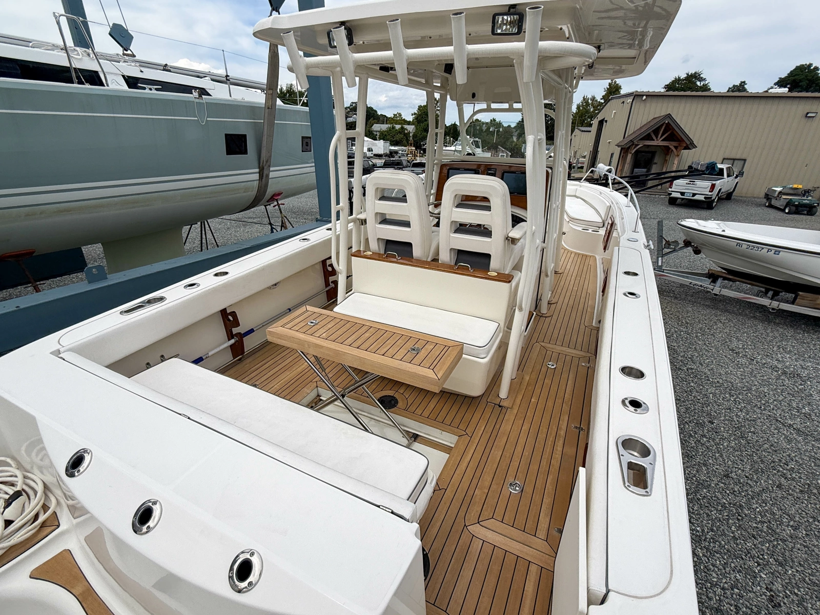 2013 Boston Whaler Justice 32