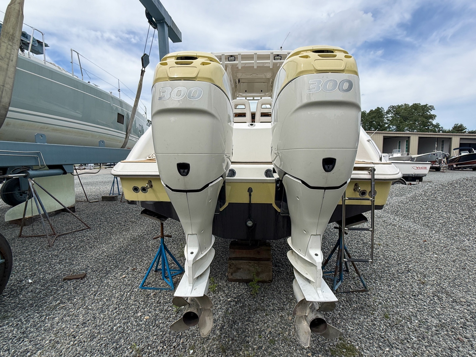 2013 Boston Whaler Justice 32