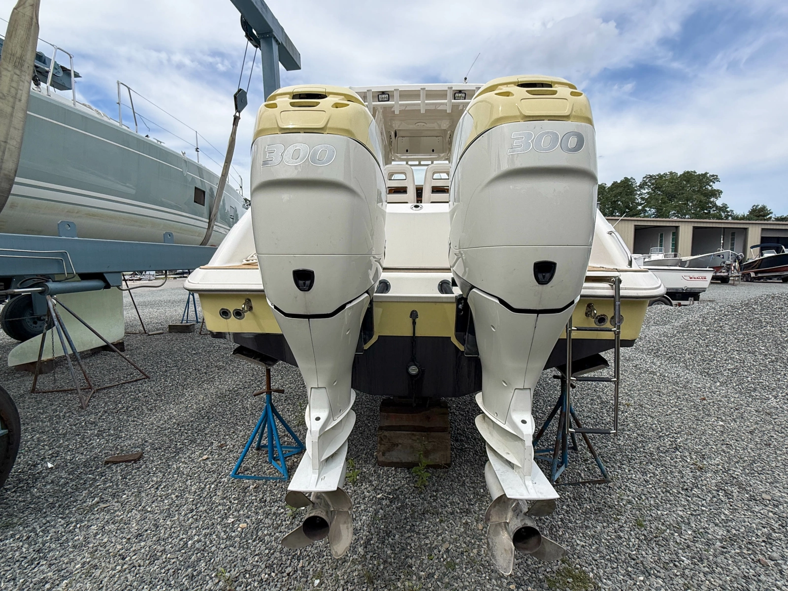 2013 Boston Whaler Justice 32