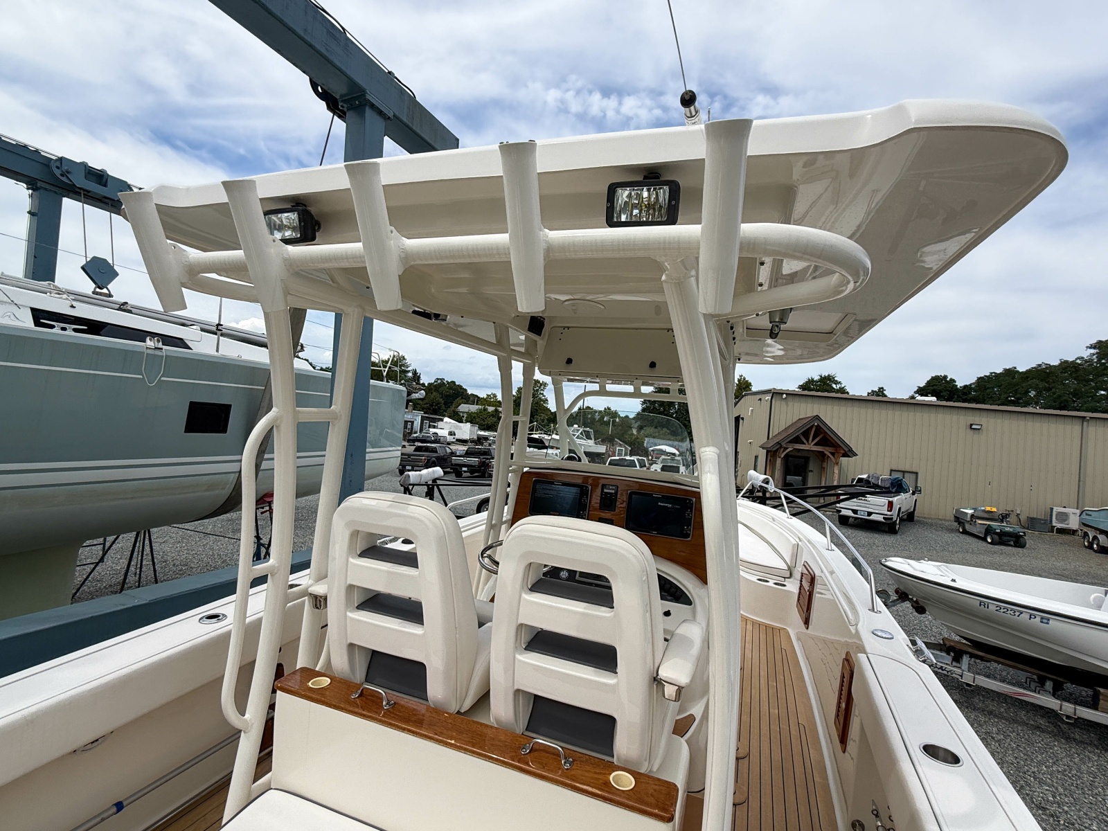 2013 Boston Whaler Justice 32