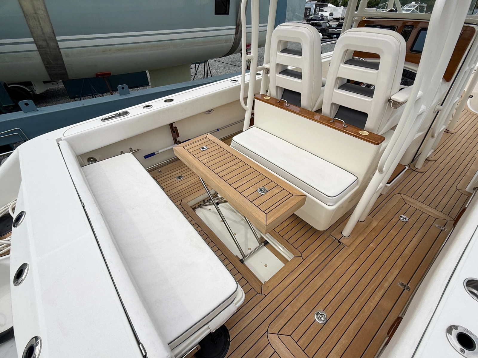 2013 Boston Whaler Justice 32