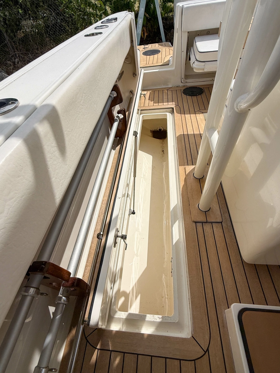 2013 Boston Whaler Justice 32